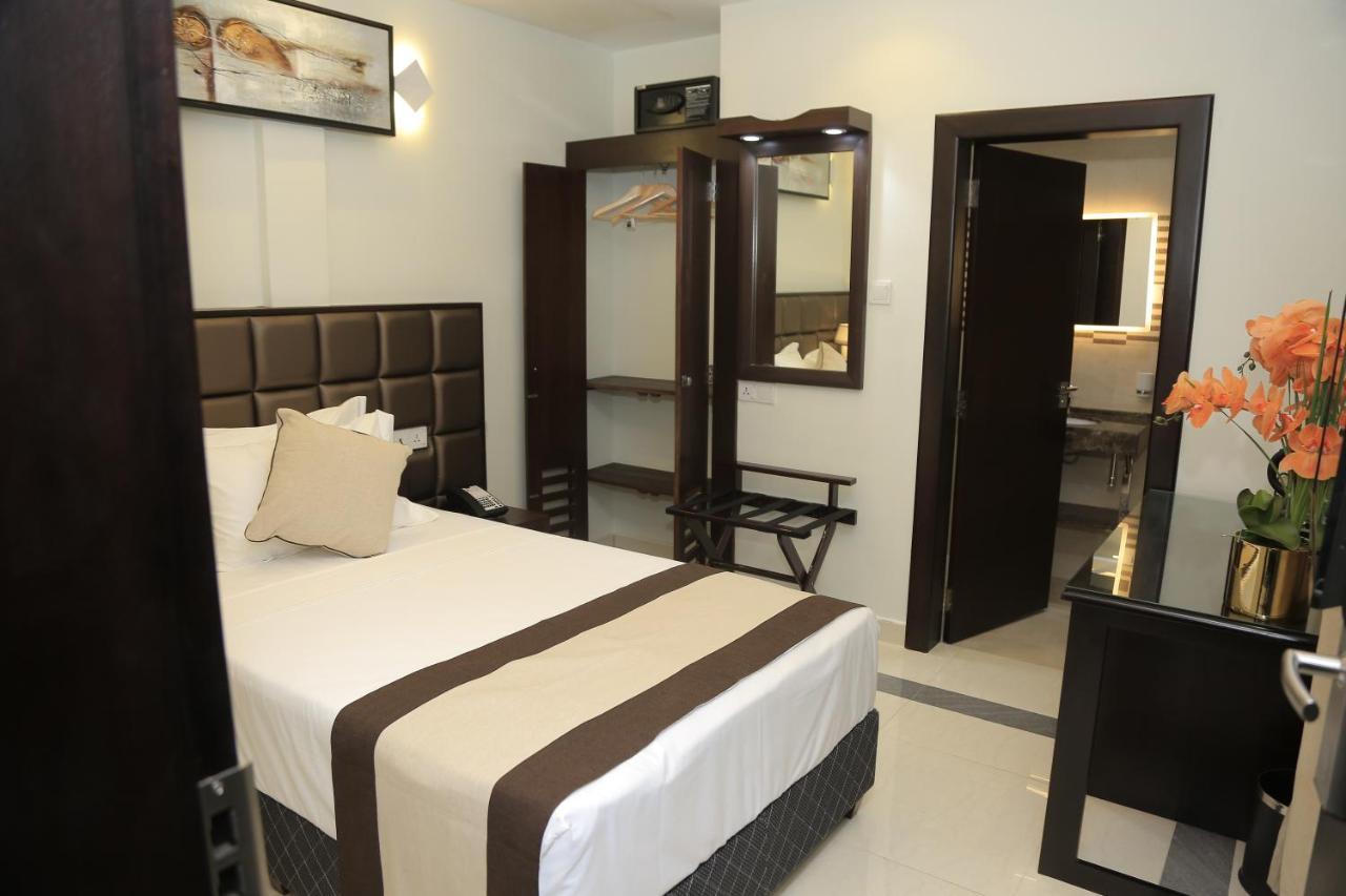 Viveka Hotel Colombo Kalubowila West Buitenkant foto