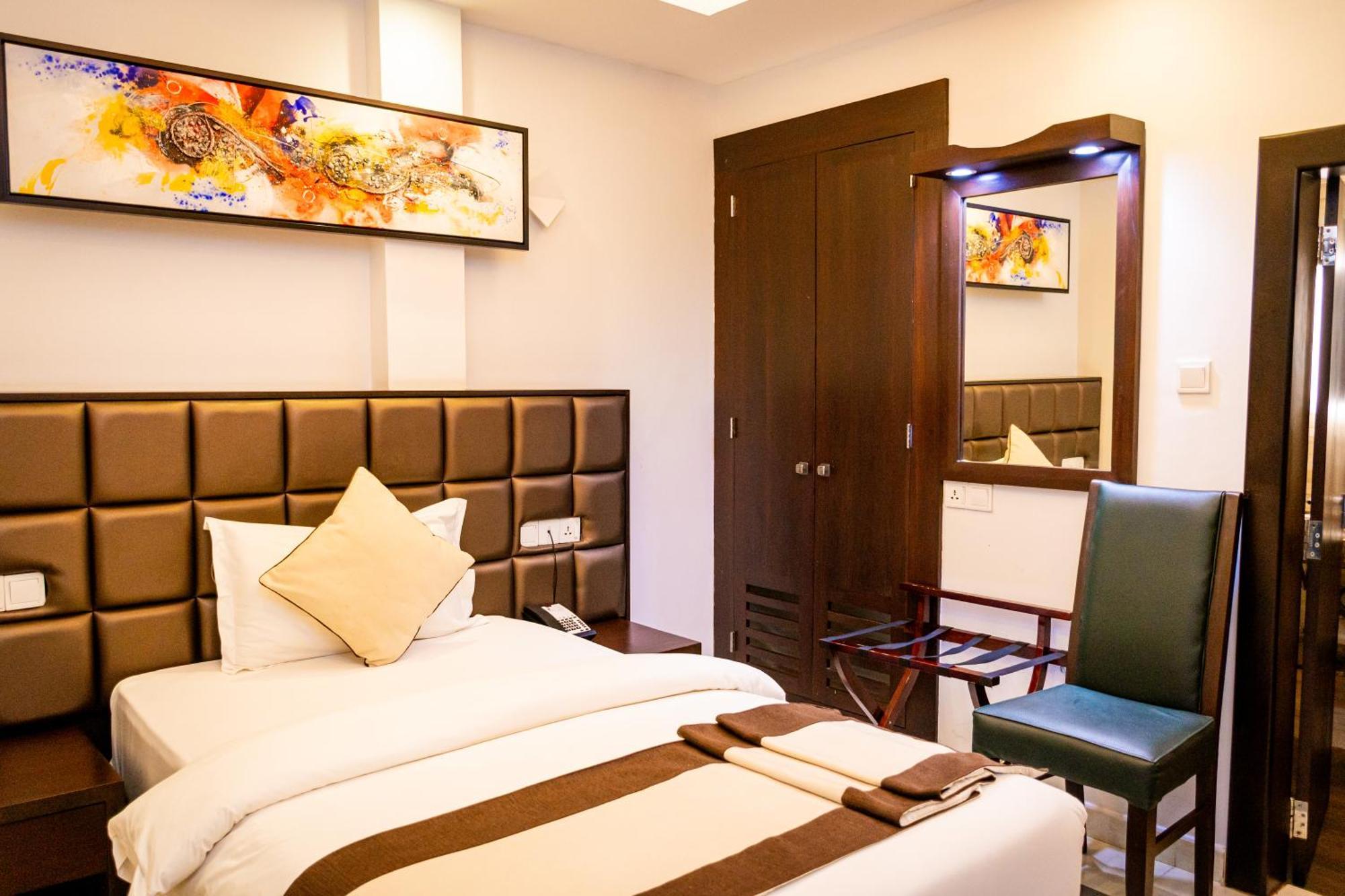 Viveka Hotel Colombo Kalubowila West Buitenkant foto